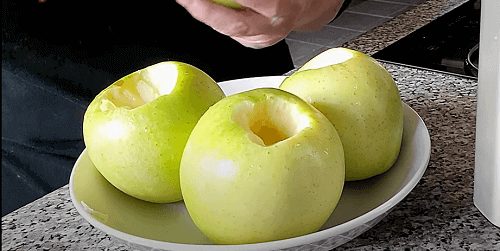 Backen von Äpfeln in einer Heißluftfritteuse